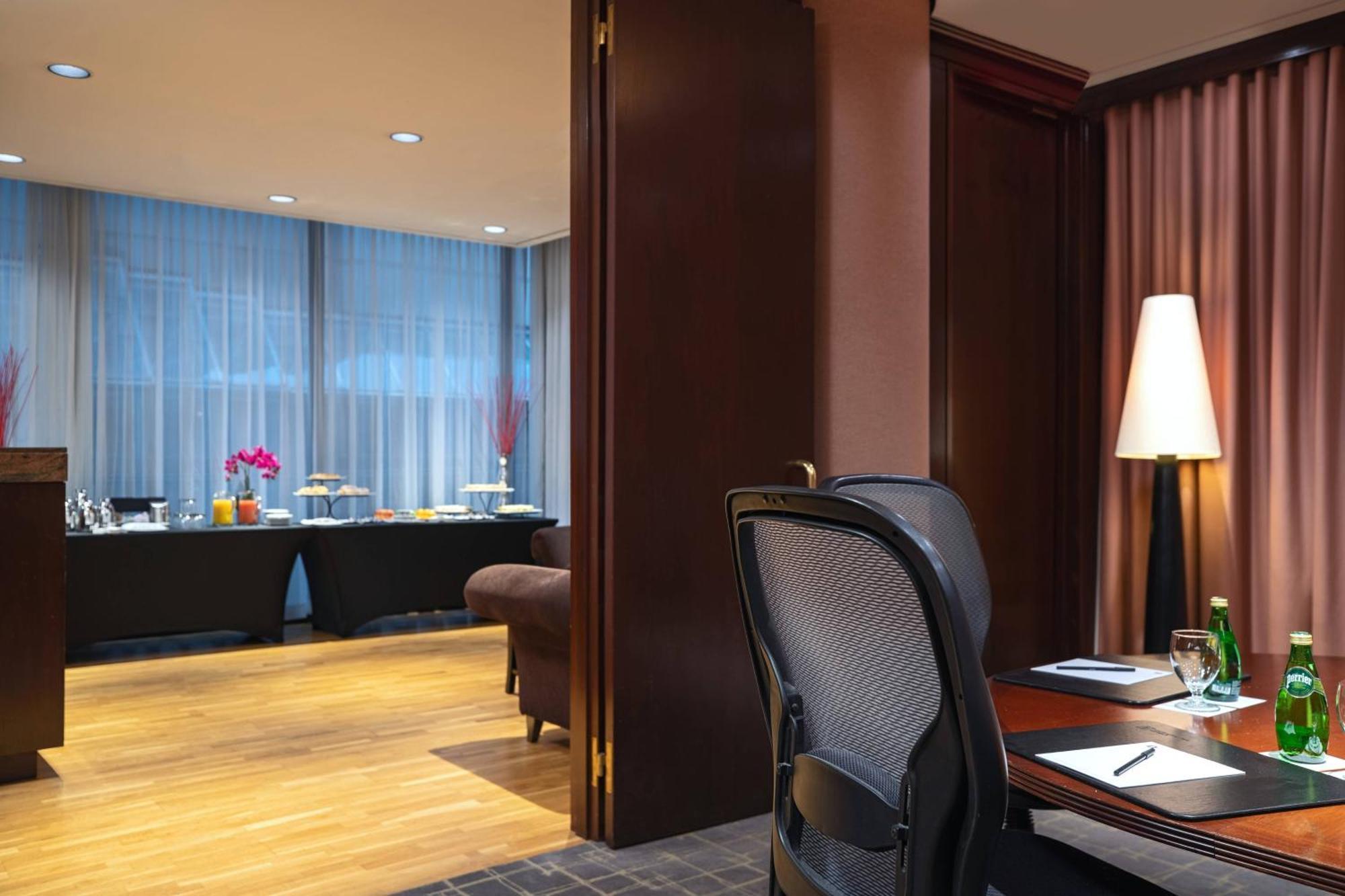 Metropolitan Hotel Ванкувер Экстерьер фото