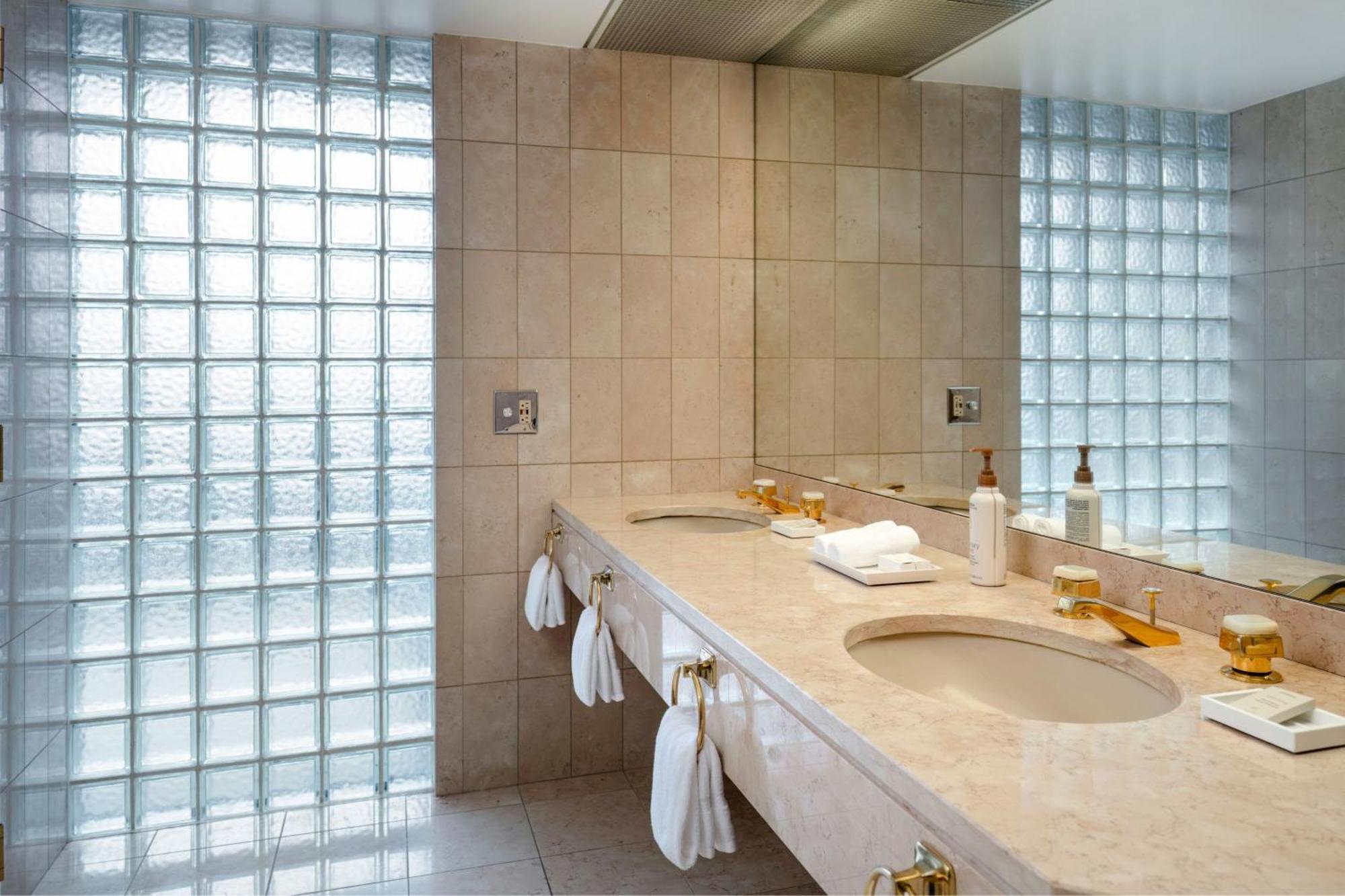 Metropolitan Hotel Ванкувер Экстерьер фото