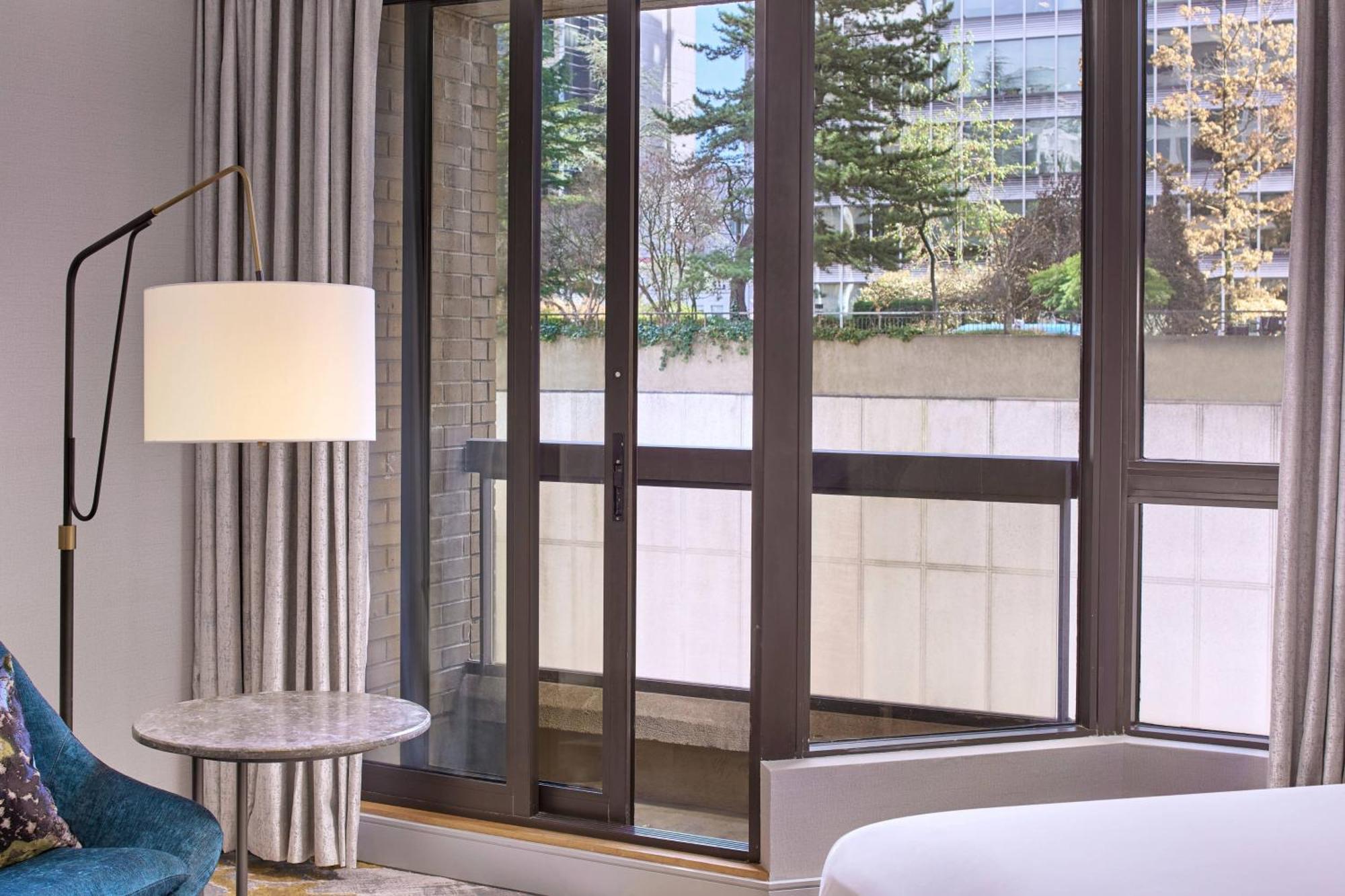 Metropolitan Hotel Ванкувер Экстерьер фото